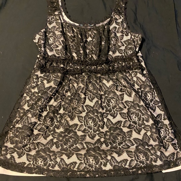 Maurices Tops - 🖤Maurices Black lace tank with cream lining🖤